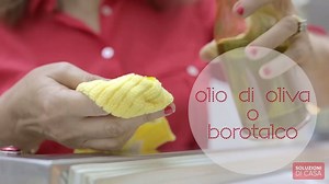 COME PULIRE IL FRIGO Mantenerlo pulito e igienizzato è fondamentale, iniziamo svuotandolo completamente e creando la miscela adatta. Articolo completo su: https://goo.gl/RsKTMu | Soluzioni di Casa - Titty & Flavia