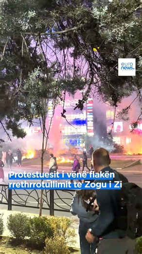 Protestuesit i vënë flakën rrethrrotullimit te Zogu i Zi
