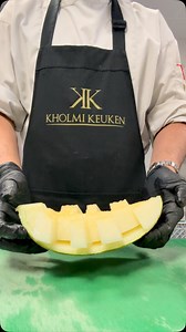 Cutting melon, how to make decorated fruits 👌 #fruit #cutting #decoration #melon | Kholmi Keuken