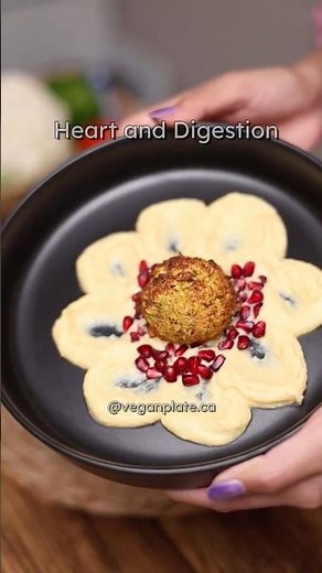 Healthy Hummus at home with just 5 ingredients. #hummus #recipe #falafel #healthy #snacks #dips