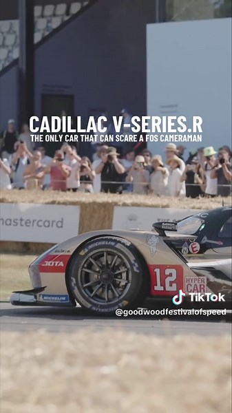 Can you spot the moment that a mighty V8 scares our #FOS cameraman? Just wait for the sound of thunder! #Cadillac #motorsport #american