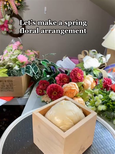 Spring floral Arrangements THIS arrangement is perfect for Mother's Day. The colors and dimensions are hitting all the marks of the design thrills. I am still in love with this one. #fauxflorals #floraldesign #crafting #springdecor #ribbon #floraldesigner #floralarrangements