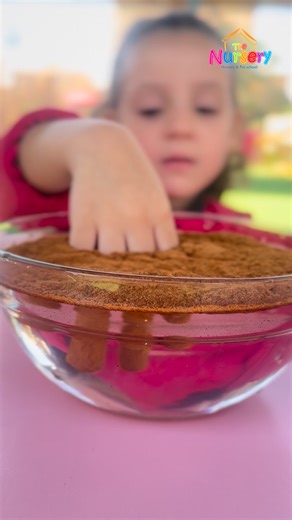 Today, we discovered that: Ground cinnamon seems to repel water or doesn’t mix with it and there’s a simple scientific reason behind that! 👇 🌿 The reason: Cinnamon contains natural essential oils like cinnamaldehyde, and these oils are non-polar, while water is a polar substance. That’s why they don’t blend together! It was such a fun and interesting experiment, and we really enjoyed it😍♥️ #finemotorskillsactivities #kindergartenready #happykids #nurserylife #learningisfun #KidsExperiments #S