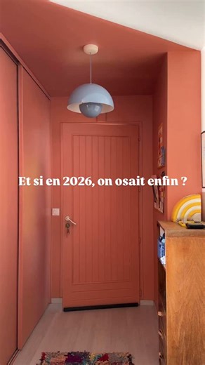 En 2026, on ose ! Les couleurs, les formes, les textures, les motifs. Les émotions, les souvenirs, la personnalité. On crée enfin son chez-soi ! Un chez soi qui nous ressemble, pour nous, pour se sentir bien ! Ici, je te parle couleurs : je te partage des palettes inspirantes, des objets design et colorés, des DIY faciles, des petits chantiers joyeux, je te présente aussi qq looks 🌈 Abonne toi si ça te parle et si tu veux mettre de couleurs dans ton feed en 2026 ! | yourhappyplace_deco