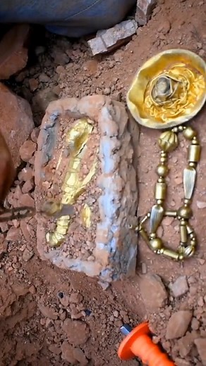 3.3K views · 102 reactions | 475.I found a valuable treasurechest in the witch's castle #gold #metaldetecting #metaldetector #treasurehunting #treasurehunt #jewelry #asmr #treasurehunting #reels #reels2023 #reelsviral #reelsfb #reelsvideo | Jonh Kav Detector | Facebook