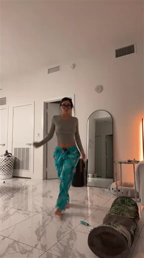 Dance Trends: Latina Leggings Challenge