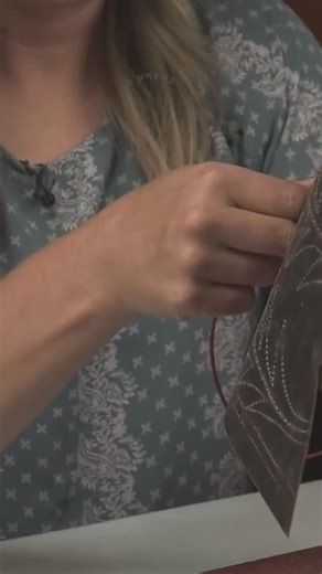 So you wanna add some real western flair to your leather projects? We’re talkin’ cowboy-approved, ranch-tested, and the kind of craftsmanship that makes people stop and say, Whoa, who made that? Well, you’re in luck. Angie Shaw from Burns Boots is spilling her buckstitching secrets in this step-by-step tutorial, and it’s downright mesmerizing to watch. (Seriously, it’s like ASMR for leather lovers.) ✨ Buckstitching = instant upgrade. Whether it’s boots, bags, belts, or that DIY project you start