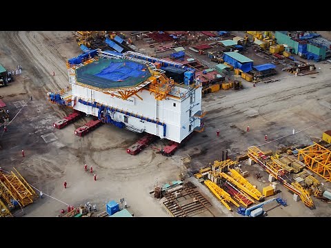 Part #3 Vietnam - SPMTs in action to move the Living Quarters Site
