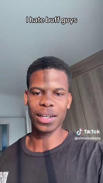 I hate buff guys so much. This is a joke don’t pick me up or flex or whatever #gym #comedy #jokes