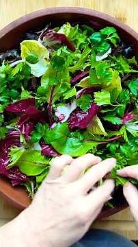 My best kitchen hack for wilted salad greens! #salads #kitchentips