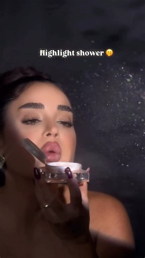 𝗔𝗟𝗙𝗘𝗡𝗔♡𝗩𝗔𝗟𝗘𝗡𝗧𝗜𝗡𝗔 on Instagram‎: "Highlight shower 🫢💕 للي بعرفوني بعرفو انو من عُشاق البُربرق فا… أجمد واحسن شيمر صنعو التاريخ راح يتوفر للبيع بأيام المبيعات 18/19/20 بسعر 150₪ محل 180₪ وكمان راح يكون موجود ببوكس لكريسماس !🔥"‎