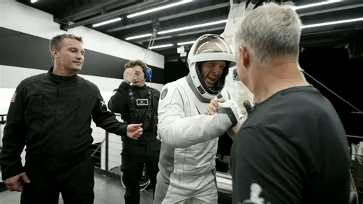 宇航员Kidd Poteet出舱画面