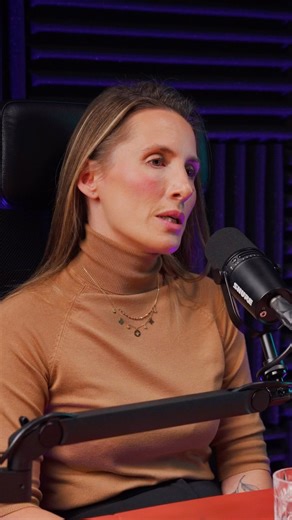 Żeby patchwork działał, potrzeba ciężkiej pracy. Jasne, czasem i przy ogromie wysiłku nie działa tak, jak byśmy chcieli, ale to tak jak z kochaniem drugiego człowieka, z którym jest się w związku: miłość to wybór, to decyzja. Mówi o tym mądrze i pięknie Pola Wiśniewska @wisniewska_pola, mama szóstki dzieci i bonusowa mama dodatkowej czwórki swojego męża Michała. Bardzo Wam ten odcinek podcastu Mamy tak samo polecamy💖Linki znajdziecie w przypiętych relacjach! Sponsorem drugiego sezonu podcastu j