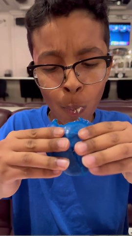 Sour Family Rainbow Burger Review!