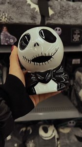 2.7K reactions · 89 shares | Algo se esconde entre los pasillos de Walmart en esta temporada de Halloween. | Walmart México | Facebook