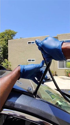 Removing Toyota RAV4 windshield molding #autoglass