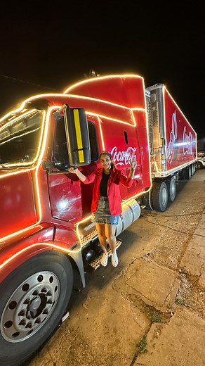 5.5K views · 29 reactions | HOY viernes 22 último día de la Villa Navideña de @cocacolabol en Makro Parque Arena 4to anillo Paragua #navidadcocacola #magiadeverdad | Cris Burgos Scz | Facebook