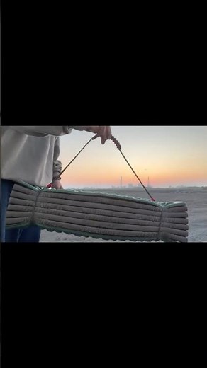 パラコードで作られたマットホルダー！キャンプマットやヨガマットなど簡単に持ち運ぶ事が出来ます🧘#paracord #パラコード #ハンドメイド #ヨガ #キャンプ