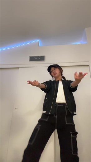 Day one of learning this dance 🙈 The choreo and song are teww good 💯🔥 @hobipower #killinitgirl #killinitgirl🔥 #dancechallenge #solodance #dancecover #jhope #jhope_bts #selftaught