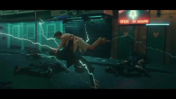 PINCH ME!!! WHAAA! Actual #shivers filming this video! Thanks Ed for being a stellar person & legendary artist! I love this song so very much- currently dancing to it 🕺🦜Thank you @davemeyers for your brilliance & humor! Thanks @freenjoy for just being the best 💕💕💕 download, listen, watch and all that jazz @teddysphotos | AnnaSophia Robb