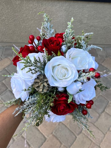 Red and White Rose Bridal Bouquet, Winter Wedding Bouquet - Etsy