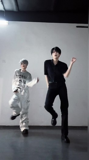 衣服是自己配的#alienstage #ivti #ivan #till #enhypen #broughttheheatback till@会变攻的西瓜