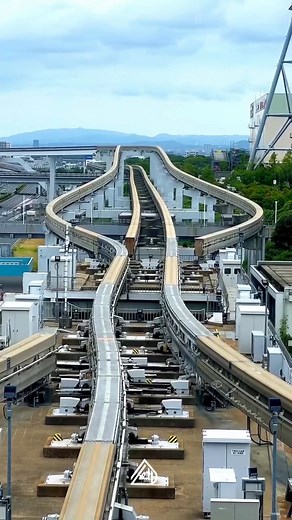 Did you know monorails have been around since the 1820s, starting with Henry RobinsoDid you know monorails haven Palmer’s horse-drawn version? Unlike traditional railways, they run on a single narrow beam—usually elevated—making them ideal for bypassing road traffic and fitting neatly into crowded cities. Quick to build with prefabricated parts, resistant to derailment, and able to handle sharp curves, monorails are both practical and futuristic in appearance. However, they face challenges such 