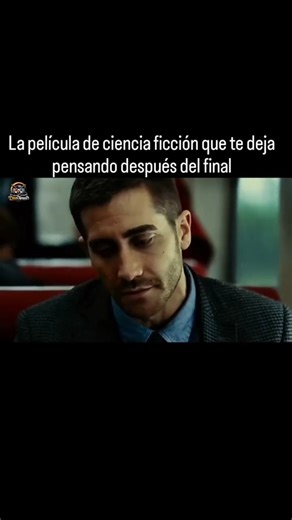 Cineclipses on Instagram: "Source Code (2011) es un inteligente thriller de ciencia ficción sobre un soldado que revive una y otra vez los últimos ocho minutos de la vida de otro hombre con el objetivo de detener un atentado mortal en un tren. A medida que repite el mismo momento una y otra vez, la historia pasa de ser una simple misión a convertirse en una reflexión más profunda sobre la identidad, la elección y lo que realmente significa vivir. Es rápida, emotiva y te deja pensando mucho despu