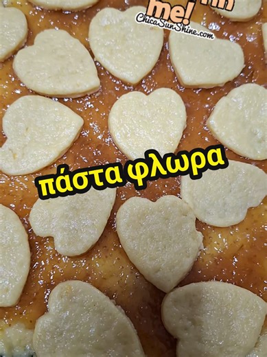 #tik_tokgreece🇬🇷 #tiktokfood #easyrecipes #mothersfood #foodworld υλικά 550 γρ αλεύρι γχ 200γρ χυμό πορτοκάλι 200γρ ηλιέλαιο 100γρ ζάχαρη 1 φάκελο μπεκιν μαρμελάδα που σας αρέσει διαδικασία ζυμώνουμε όλα μαζί καλά τα υλικά μία ζύμη να μην κολλάει στα χεράκια μας την κόβουμε στην μέση λαδώνουμε το ταψί κατά προτίμηση αντικολλητικό η βάζουμε λαδόκολλα βάζουμε την ζύμη απλώνουμε σε όλη την επιφάνεια βάζουμε την μαρμελάδα που μας αρέσει απο πανω κάνουμε κορδονάκια οι καρδούλες βάζουμε στο φούρνο σ