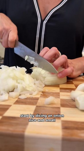 Settle into the dark winter evenings with a bowl of pasta and your very own homemade marinara. 🍝 This is hands down one of the most important recipes you can learn, and I promise once you taste the difference (and see how #EasyAF it really is) you’ll only use that store-bought sauce in an emergency. Bon Appétit! 🍅🍅🍅 | Chef Amanda Freitag