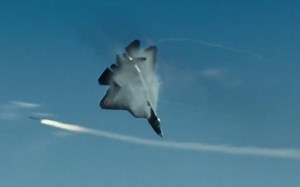 壮观的镜头！苏-57展现疯狂能力！