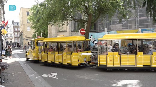 #LaMinuteBelleSaison 25 / En balade avec le petit train 🚂 🚂 En route à travers la cité d'Ango à bord de Le Petit Train Touristique de Dieppe. Maxime vous fait découvrir la ville et son histoire à bord d'un train flambant neuf, adapté pour garantir les règles de sécurité sanitaires. 🤩 🕑 Départs : 11 h 30, 14 heures, 15 heures, 16 heures, 17 heures, 18 heures - 45 minutes de visite commentée, dont 10 minutes d arrêt au panorama du château. 👉 Réservation à la billetterie sur le quai Henry IV. 
