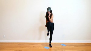 Cleaning & Working Out!!😆😅👍🏽 Sliding can be incredibly low impact but also very challenging, yay!💪🏽👊🏽 1️⃣Sliding Burpee- 25 Sec 2️⃣Sliding Reverse Lunge- 25 Sec ea Leg 3️⃣Double Slide Crunch- 25 Sec 4️⃣Slide Knee to Wrist- 25 Sec 5️⃣Twists- 25 Sec 6️⃣Side Lunge & Crunch- 25 Sec ea Side 3 Sets I’m using micro-fiber reusable cleaning cloths as my sliders. Top: Marshalls Leggings: @aloyoga Remix: Peak Out by @girltalk_verified #howtoburncalories #howtogetabooty #fithealthyworkouts #workoutv