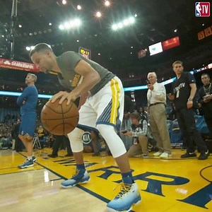 - League leader in points (30.1 PPG) - League leader in steals (2.1 SPG) - NBA record for most 3PM in a season (402) In '15-16, Steph Curry put on a show unlike anything we'd ever seen before as he became the first-ever unanimous MVP. #MVPMondays | NBA TV