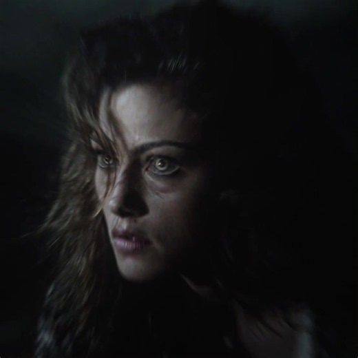 the best hybrid omggg || she is one of new favs in originals | #hayleymarshall #theoriginals #tvd #phoebetonkin #theoriginalsedits
