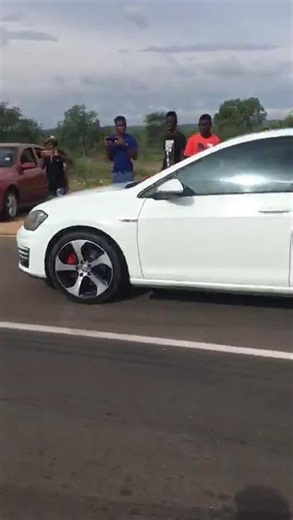 Golf 7 gti vs BMW 325i Beemer takes the win 🏆