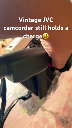 Vintage JVC GR-SXM250U camcorder still holds a charge😃 #old #vintage #oldelectronics #camera