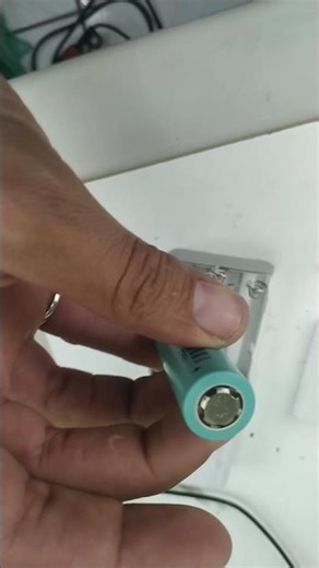 DIY 18650 battery bank turned into a laptop 18650 battery charger