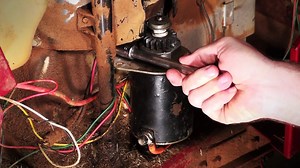 How to Change a Starter on a Briggs & Strattton Engine