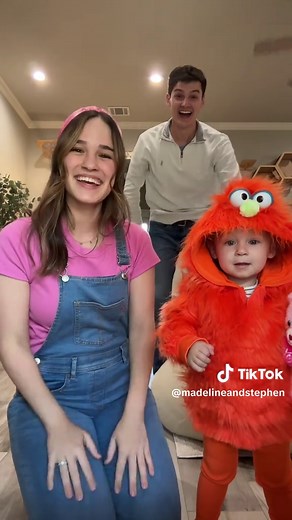 Ms. Rachel and Mr. Aron's Halloween Trick or Treating Adventure!