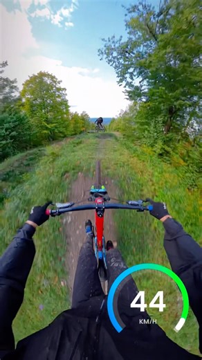J’ai pris mon envol dans la piste #26 du bike park à Bromont 🚵‍♂️🔥 #mtb #mountainbike #vtt