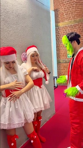 The twins emerged from the wall...🤭🤫 #twins #pranks