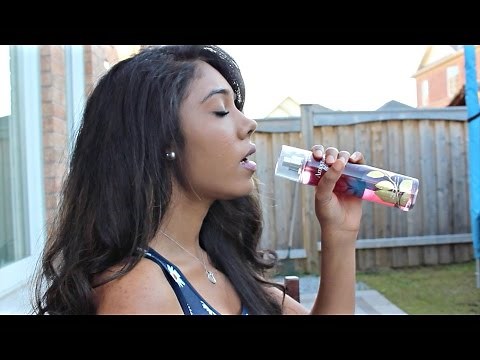 How To Sing Better: Microphone Techniques On Stage