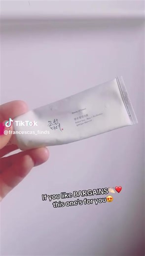 All-in-One Solution: Combines multiple skincare benefits in one cream to simplify your routine. Double Repair Brilliance: Repairs and rejuvenates facial skin and delicate eye area. Great Gift: Ideal as a gift for grandparents, parents, or significant others on special occasions. Hydrating Face Moisturizer: Specially formulated for dry and acne prone skin, ensuring deep hydration. Long-lasting Hydration: Maintains skin's oil-moisture balance with a unique blend of 2% niacinamide and 2% squalane. 