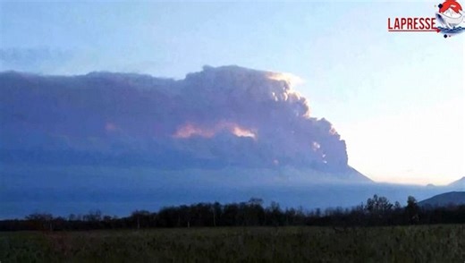 Russia, le ceneri del vulcano Bezymianny fanno scattare il codice rosso per i voli