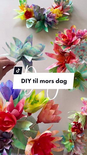 Lav dine egne blomster til mors dag 💐✨ @Gabriella har lavet de flotteste papirsblomster af kaffefiltre - følg med i videoen, og giv dig i kast derhjemme 🤩 #bilka #morsdag #papirsblomster