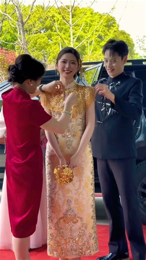 The bride didn’t expect THIS surprise…🥹💍 #wedding #weddingdress #love