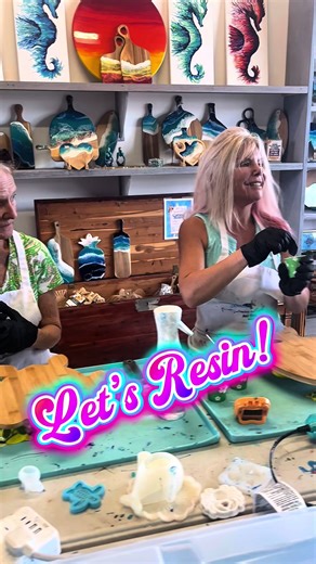 Another fun afternoon epoxy resin class at Beachy Crafts by Bridget today, located at the B&A Flea Market in Stuart Florida. Always a fun time! #resin #class #stuartfl #bafleamarket #beachycraftsbybridget
