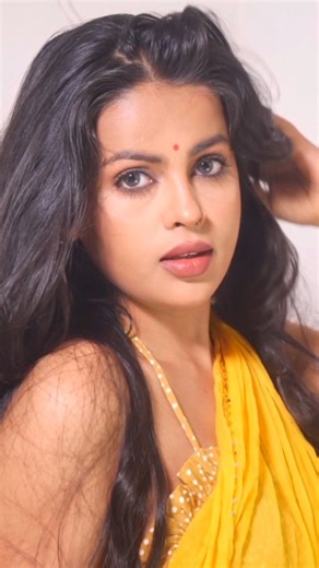 Namrata Singh on Instagram: "Katrina Kaif gale lag ja na ja makeup tutorial ✨ . . . . #makeuphack #makeuptrend #createanddilate #makeuptransformation #transitionreels #trendingnow #viralreels #createanddilate #fyp #foryoupage #viralvideos #2025 #trendingreel"