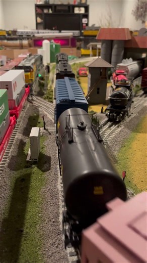 Burlington Northern freight train with a view #modeltrains #ogaugetrains #ogauge #railroad #train